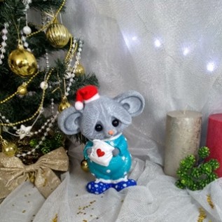 Фигура "Мышка Соня новогодняя в синем"