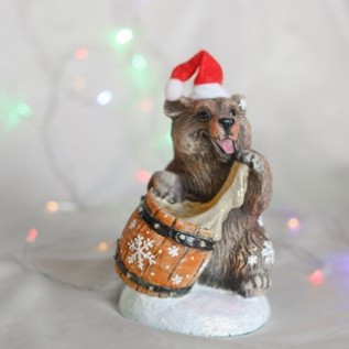 Фигура "Медведь с бочонком новогодний"