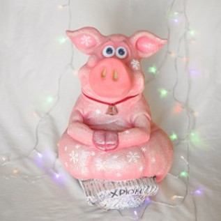 Фигура "Свинка на снежинке"